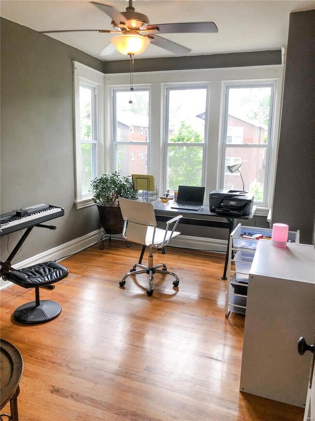 unlisted-address, Saint Louis, MO 63109 - photo 2