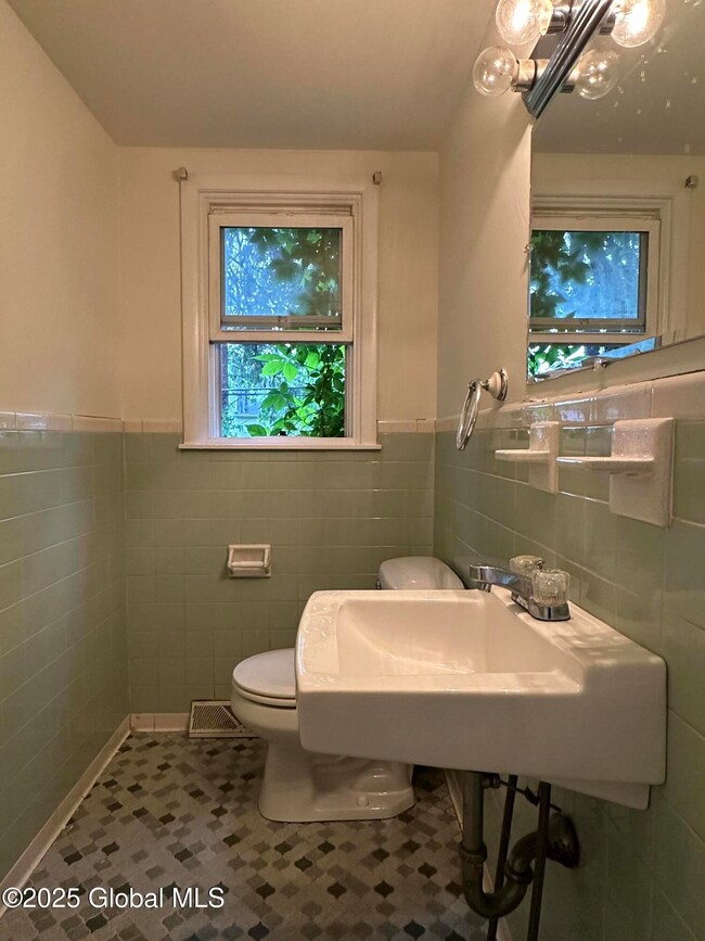 261 Old Niskayuna Rd unit A, Latham, NY 12110 - photo 6