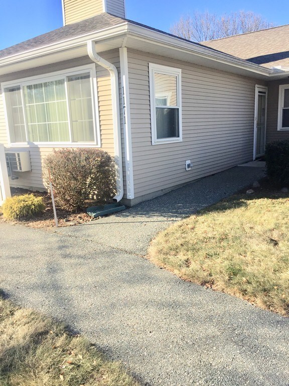 1171 James St, Chicopee, MA 01022 - photo 2