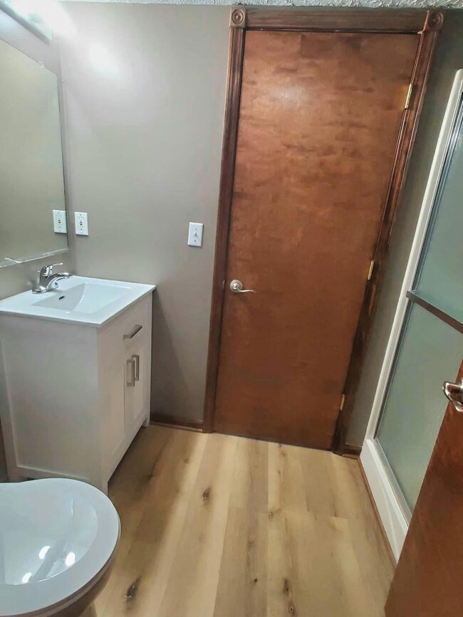 7800 Eider Ave, Hobart, IN 46342 - photo 5