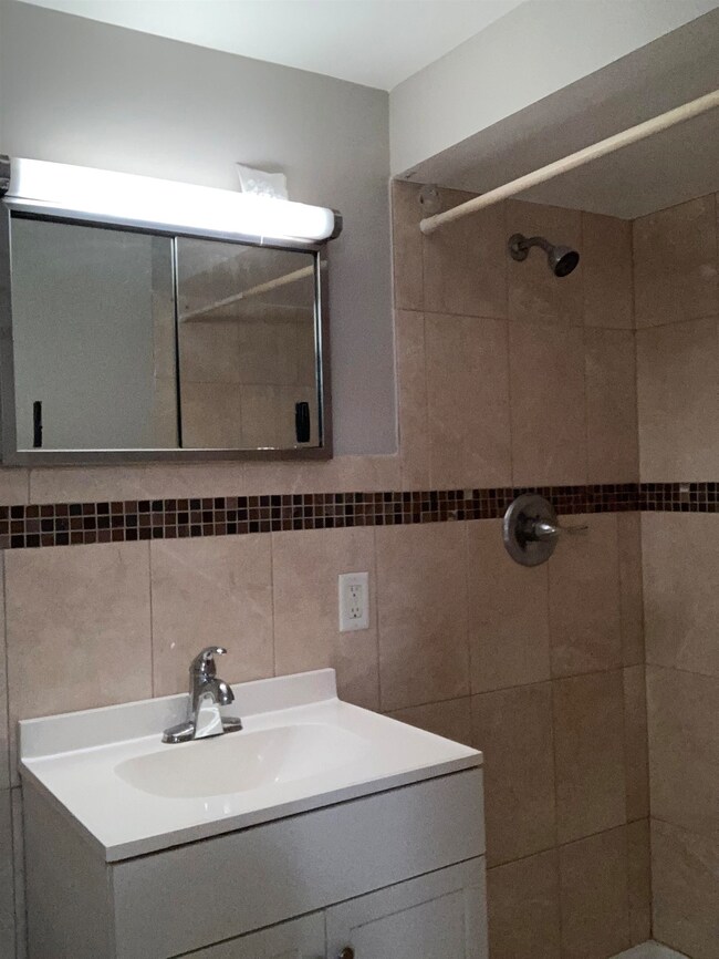 585 60th St unit 5, West New York, NJ 07093 - photo 4