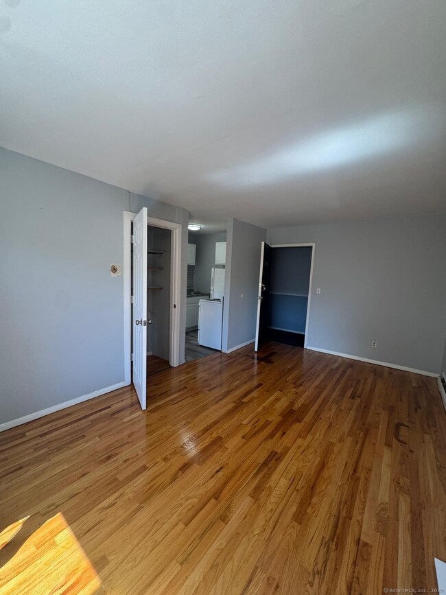 404 Charles St unit B2, Bridge Port, CT 06606 - photo 5