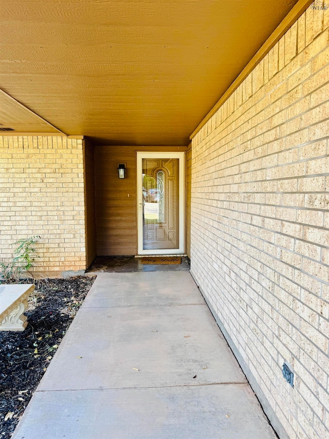 5303 Greentree Ave, Wichita Falls, TX 76306 - photo 2