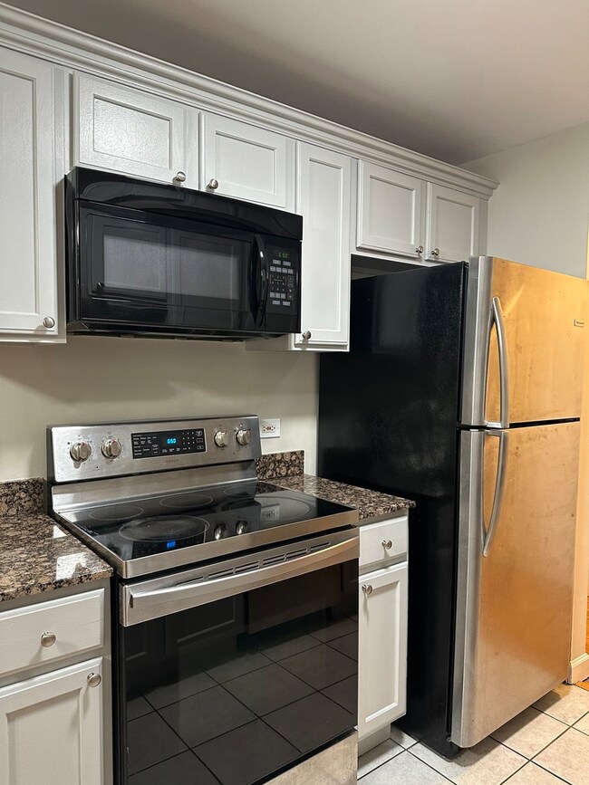 820 Seward St unit 3D, Evanston, IL 60202 - photo 2
