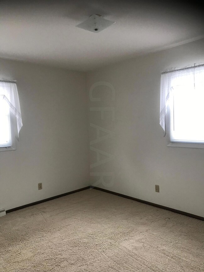 1606 S 16th St, Grand Forks, ND 58201 - photo 6