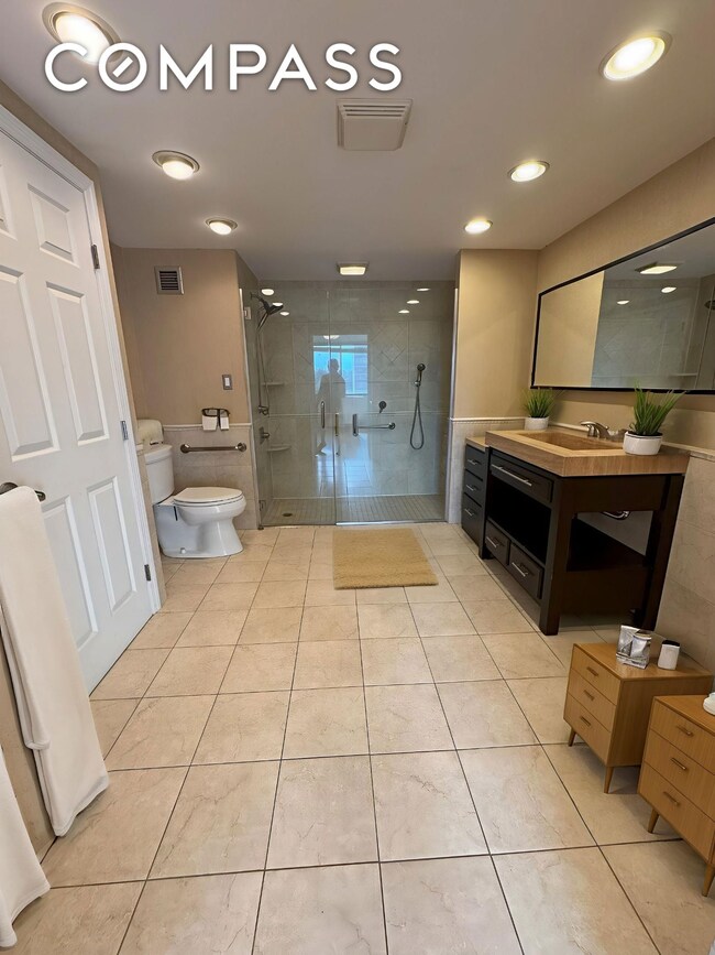 The Bay Club unit 8-V, Bayside, NY 11360 - photo 6