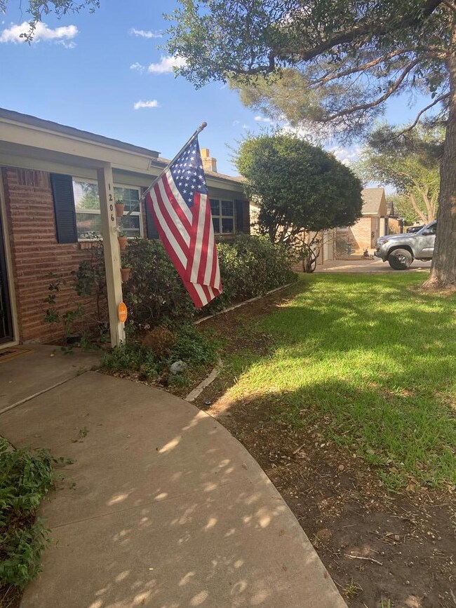 1206 Stanolind Ave, Midland, TX 79705 - photo 3