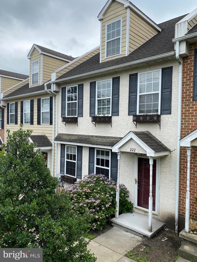 222 E Mulberry St, Kennett Square, PA 19348 - photo 2
