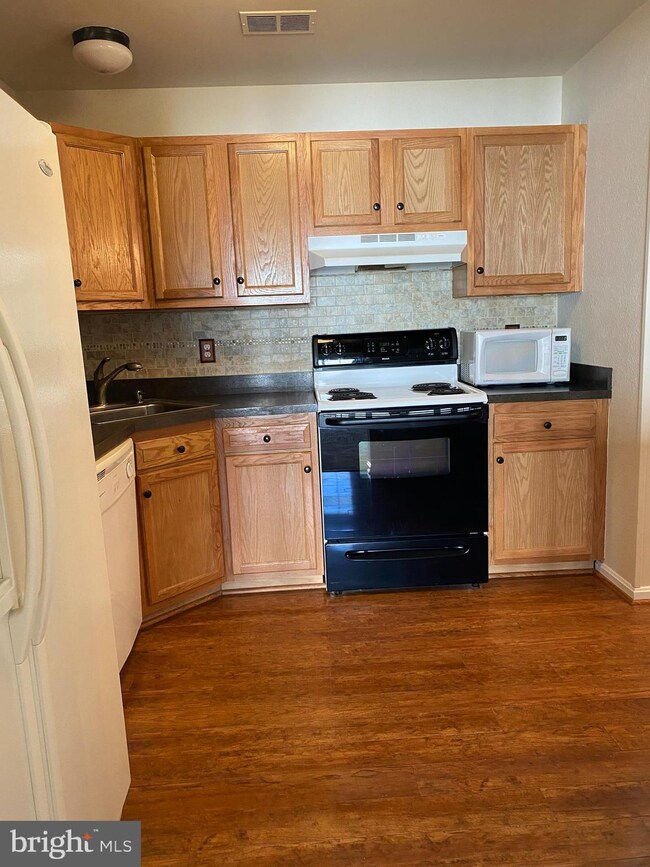 112 Timberlake Terrace unit 8, Stephens City, VA 22655 - photo 4