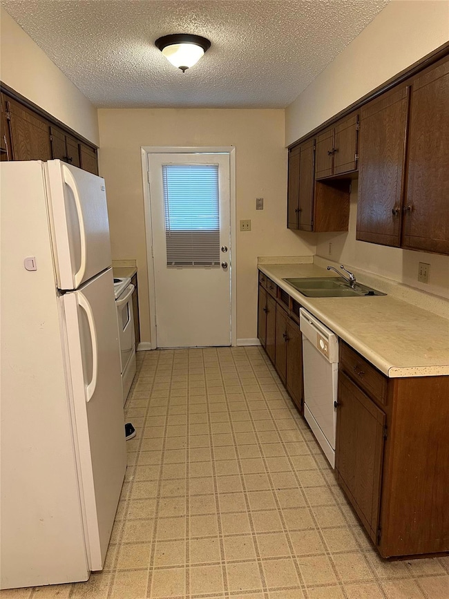 602 Casa Linda St unit A, Ennis, TX 75119 - photo 3