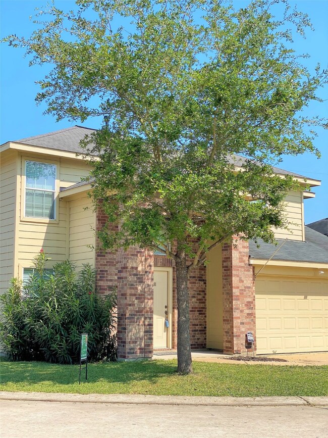 201 S Native Ln, Houston, TX 77022 - photo 2