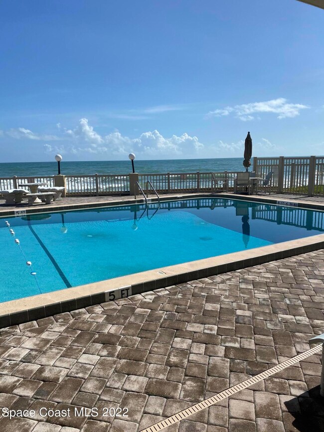 LaPlaya pool ocean