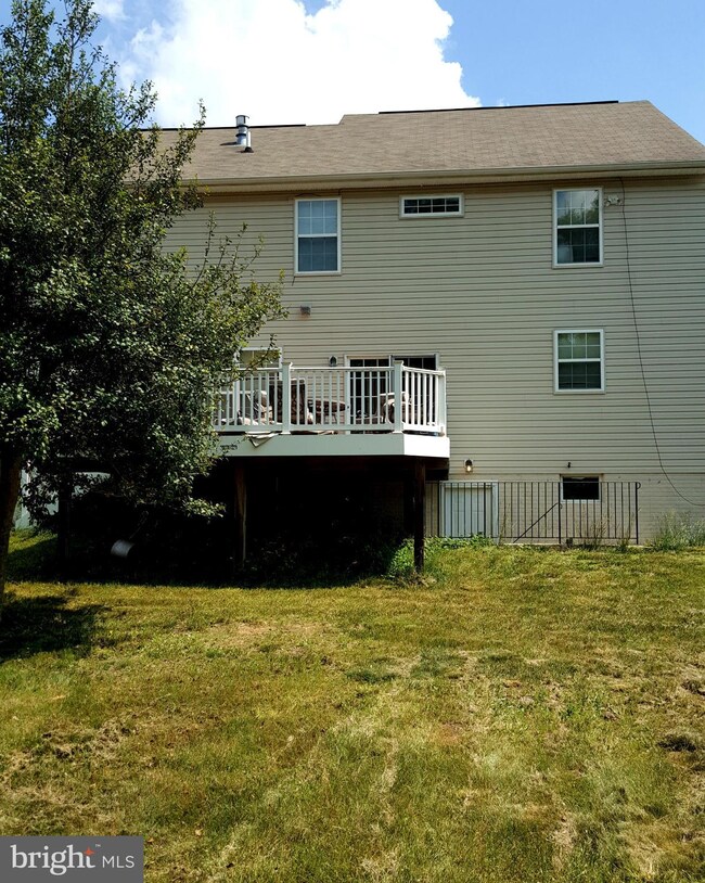 10249 Warfield St, White Plains, MD 20695 - photo 4