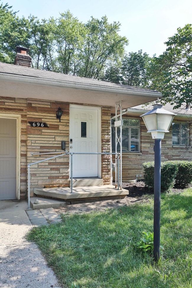 696 E Schreyer Place, Columbus, OH 43214 - photo 3