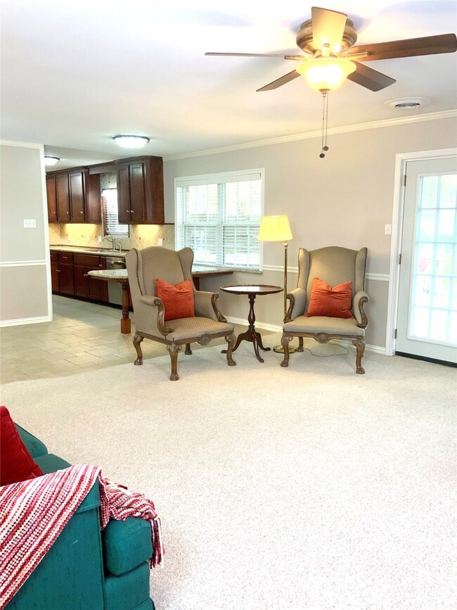 1504 Meadow Ln, Alvin, TX 77511 - photo 5