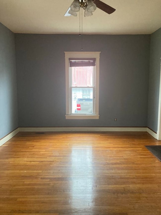 701 Whitthorne St, Shelbyville, TN 37160 - photo 2