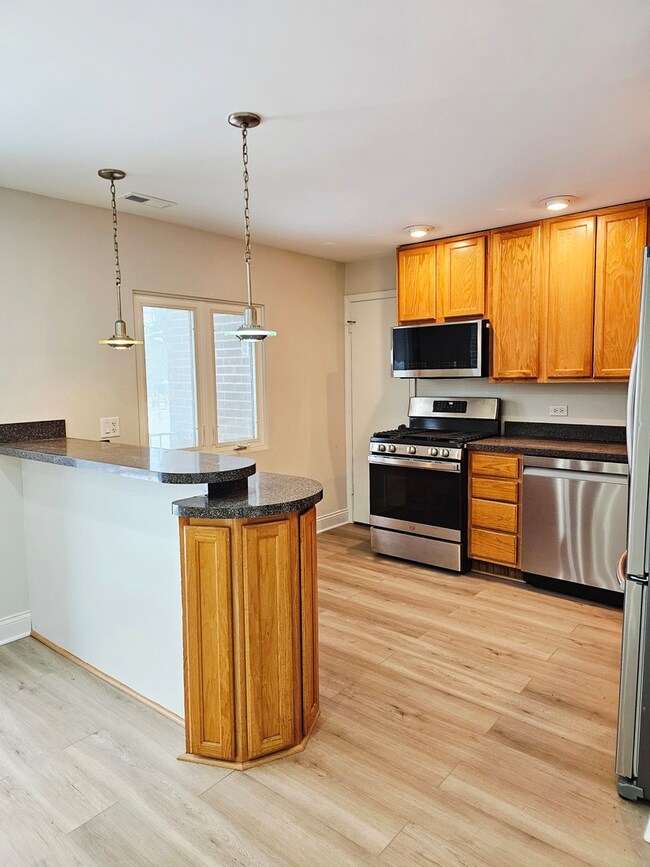 1550 Sandpebble Dr unit 210, Wheeling, IL 60090 - photo 6