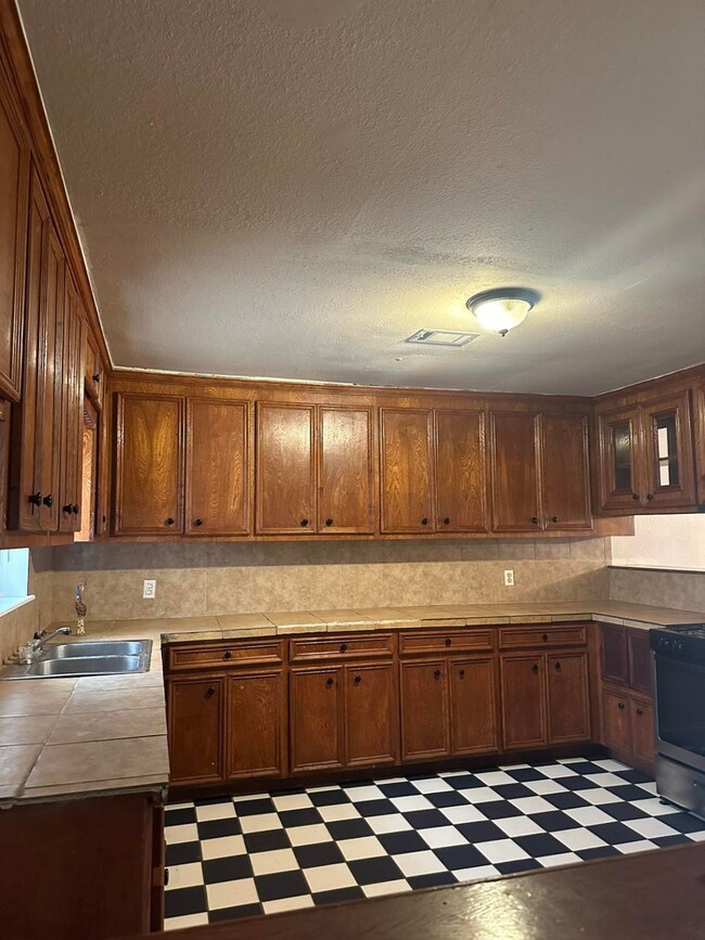 6009 Arthington St, Houston, TX 77053 - photo 7