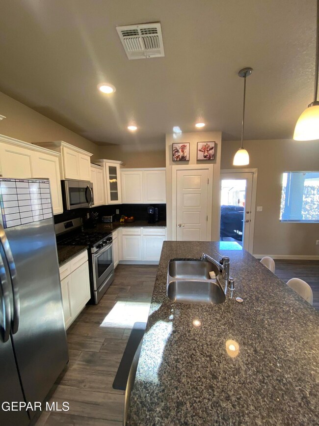 13669 Samlesbury Ave, Horizon City, TX 79928 - photo 7