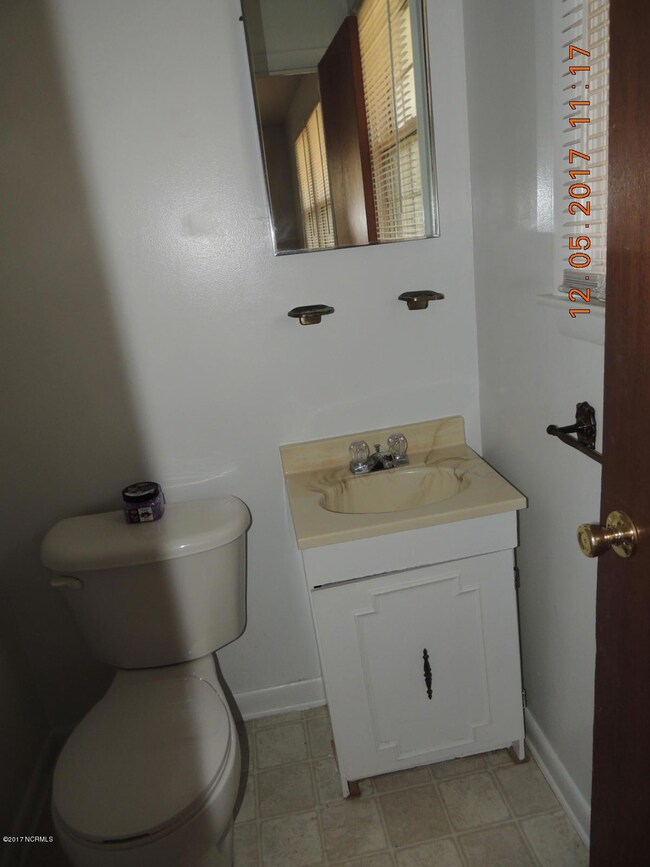 1118 Clifton Rd, Jacksonville, NC 28540 - photo 4