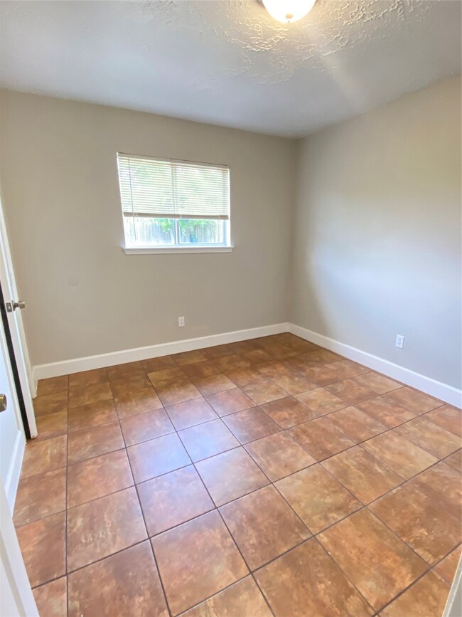 6706 Northleaf Dr, Houston, TX 77086 - photo 6