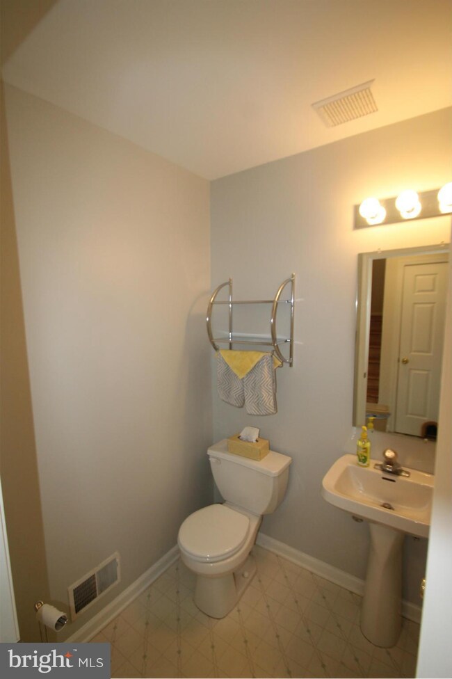 226 E Flagstone Dr, Newark, DE 19702 - photo 7