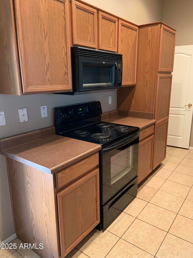 7977 W Carolina Dr unit 73, Peoria, AZ 85382 - photo 6