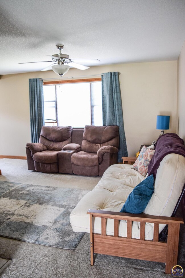 4427 SW Colly Creek Dr, Topeka, KS 66610 - photo 6