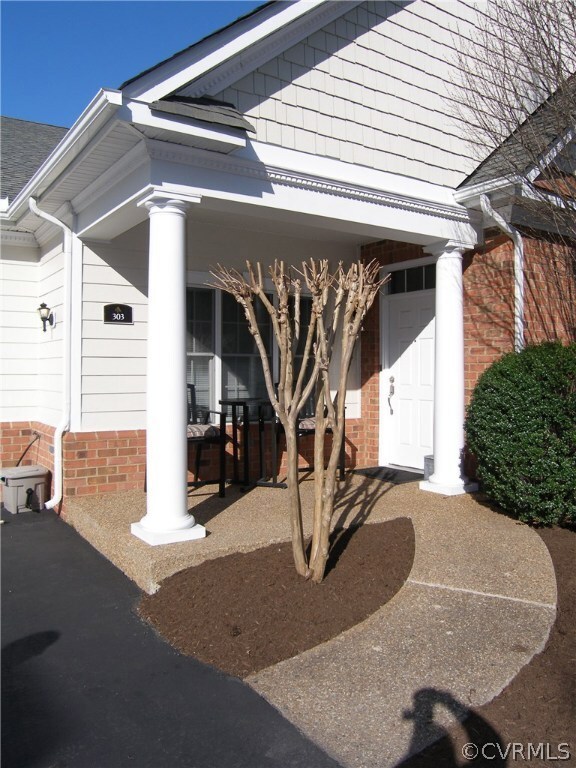 Lovely step free entry! Covered front porch!