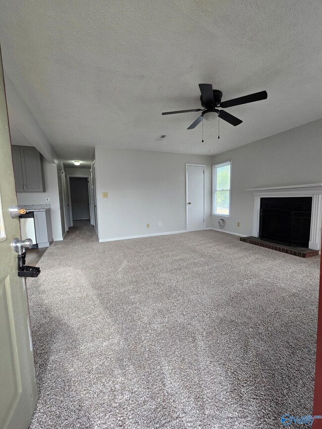 12100 Carriage Ct SE unit D, Huntsville, AL 35803 - photo 5