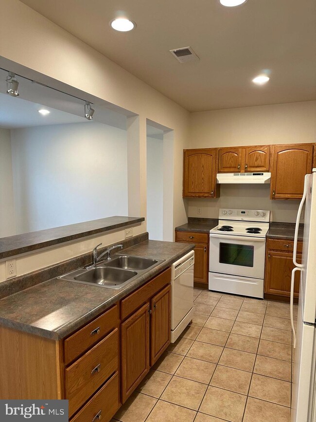 2048 Powell Dr, Chambersburg, PA 17201 - photo 5