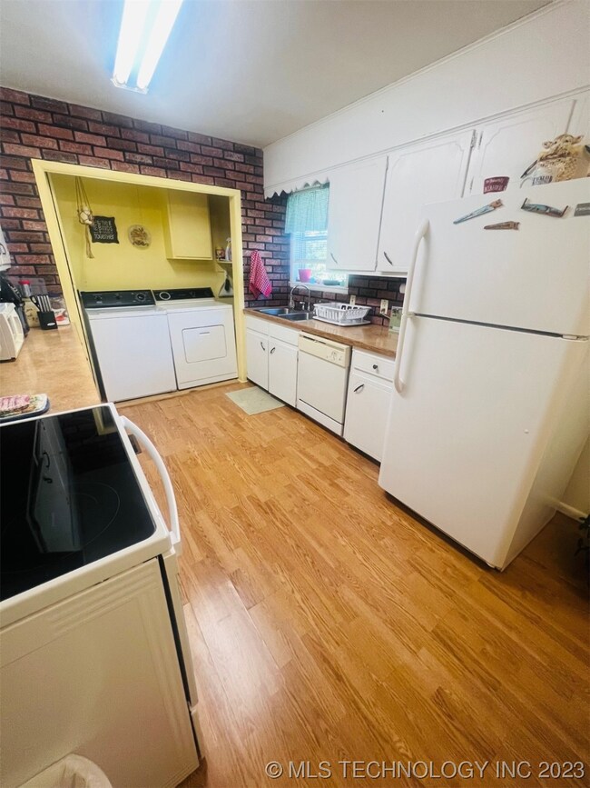 901 Cherokee St, Vian, OK 74962 - photo 5