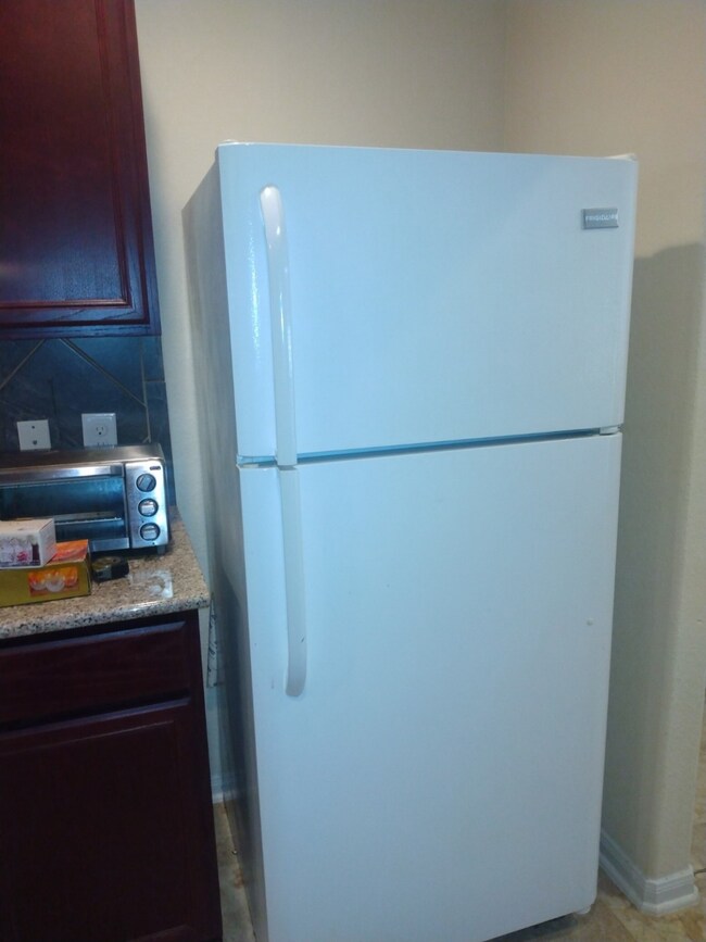 13527 W Red Birch Cir, Houston, TX 77038 - photo 7