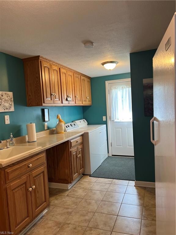 Laundry area with light tile flooring, washer / cl