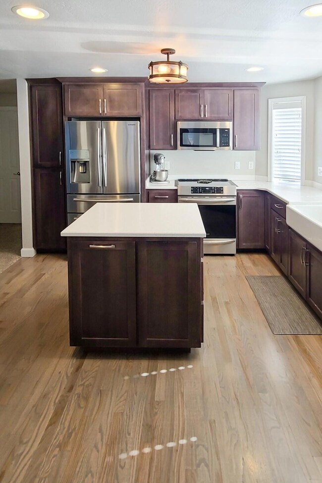 1199 Wedgewood Dr, Central Point, OR 97502 - photo 7