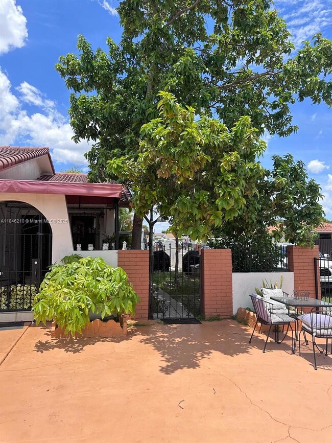 1405 W 38th Place unit B, Hialeah, FL 33012 - photo 5