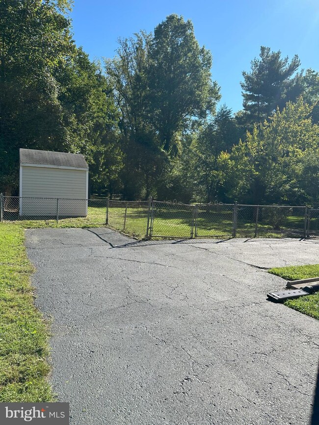 2121 Greenwich St, Falls Church, VA 22043 - photo 3