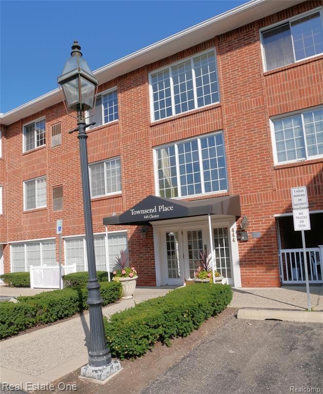 444 Chester St unit 413, Birmingham, MI 48009 - photo 3