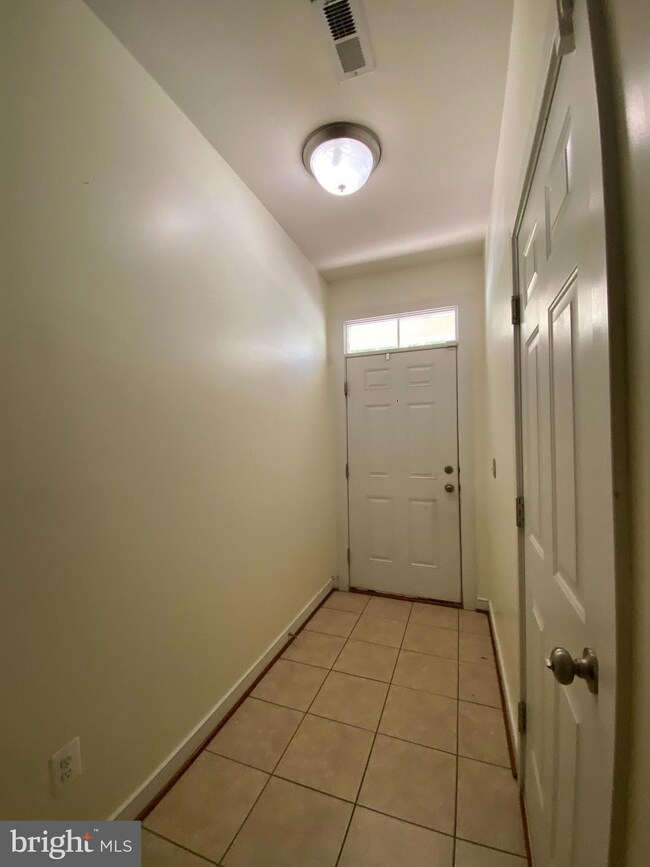 107 Shamrock Dr unit 4114, Stafford, VA 22556 - photo 3