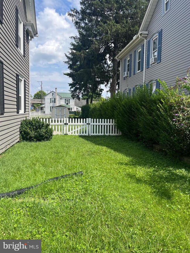 300 S Market Ave, Mount Joy, PA 17552 - photo 2