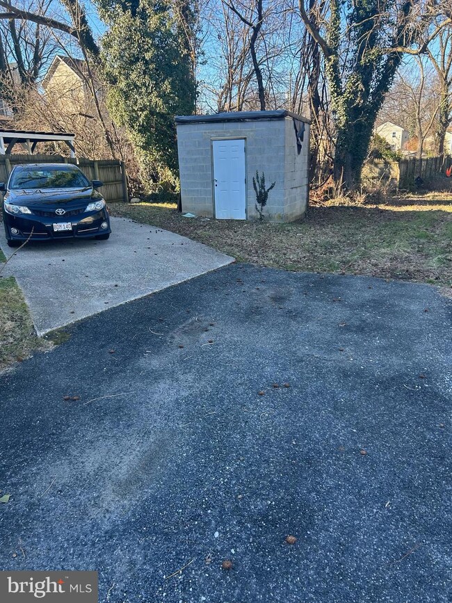 1014 50th Place NE, Washington, DC 20019 - photo 2