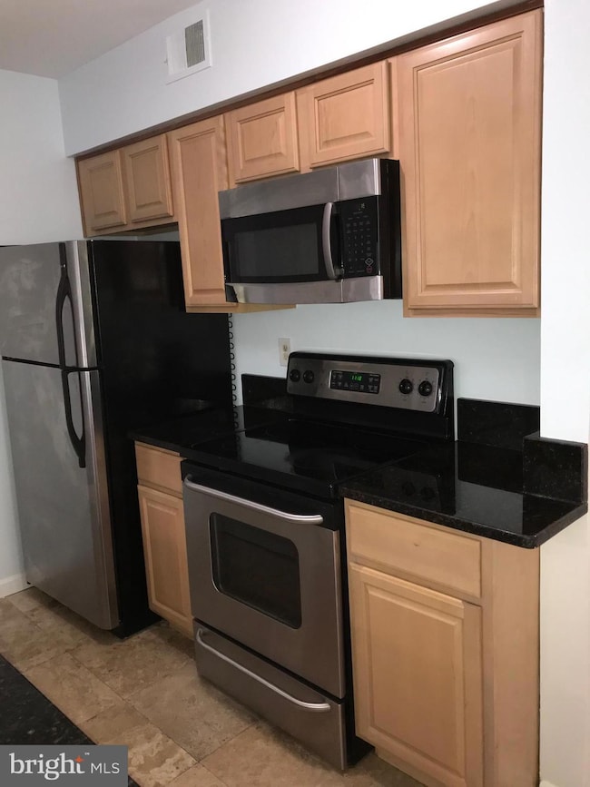 5823 Royal Ridge Dr unit S, Springfield, VA 22152 - photo 2