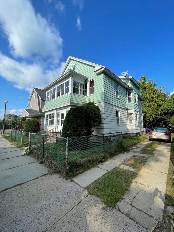 15 Dearborn St, Springfield, MA 01109 - photo 2