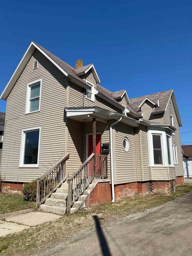 400 Jefferson St, Elkhart, IN 46516 - photo 2