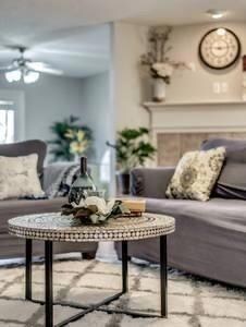 Sitting room featuring breakfast area