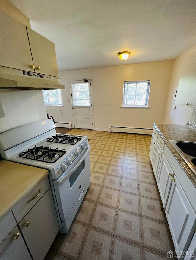 124 William St unit B, South River, NJ 08882 - photo 7