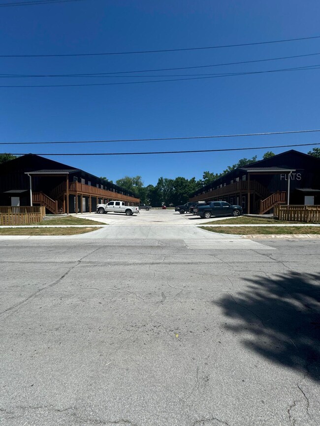 301 & 311 W Maple St, Marshfield, MO 65706 - photo 4