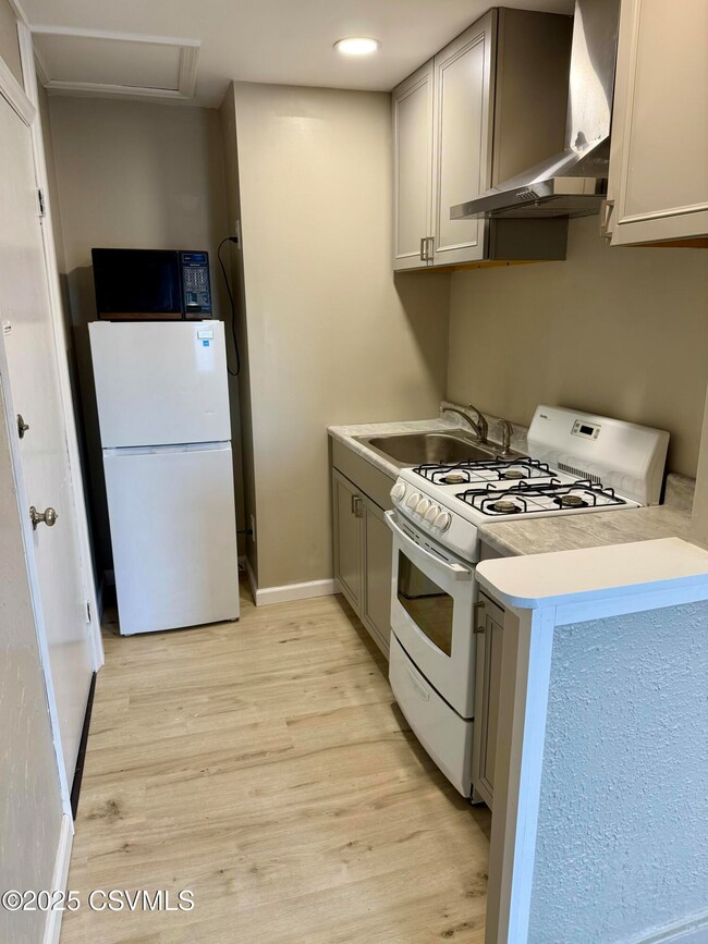 423 E 3rd St, Berwick, PA 18603 - photo 2