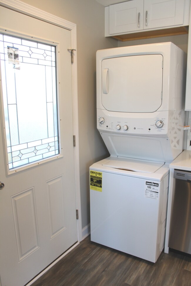 927 Berkley St, Carpentersville, IL 60110 - photo 5