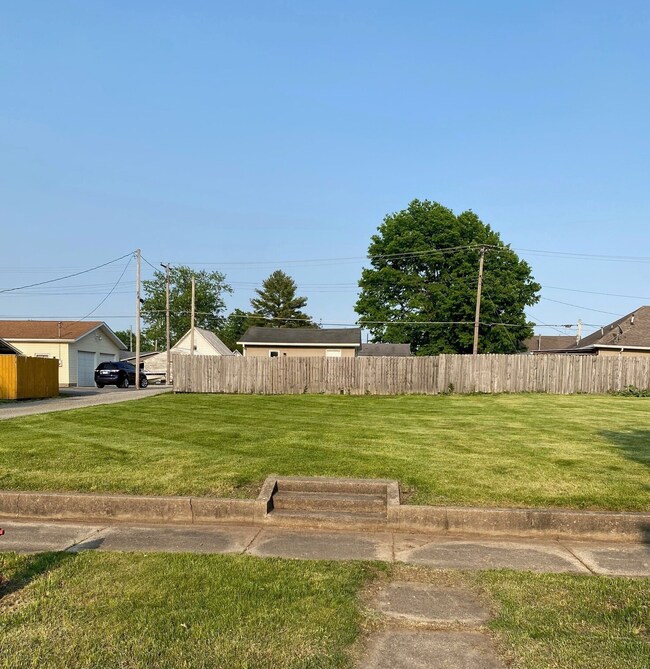 205 N 12th St, Elwood, IN 46036 - photo 6